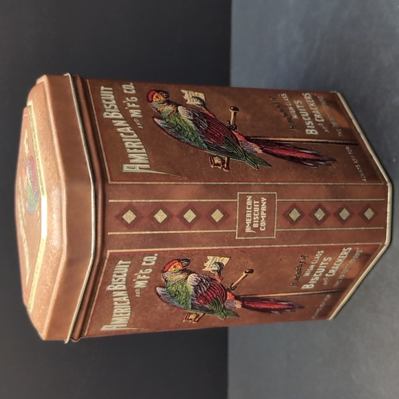 Vintage American Biscuit Tin,Brown With Parrot Design . - Picture 2 of 10